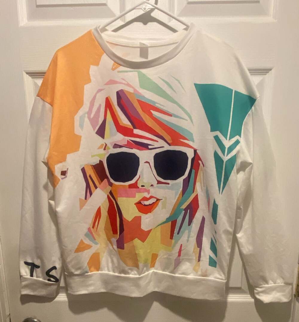 Taylor Swift Pop Art Sweatshirt Size S